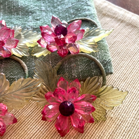 Vintage Napkin Ring Holders ~ Sweet floral design ~ Set of 6 - Picture 2 of 4